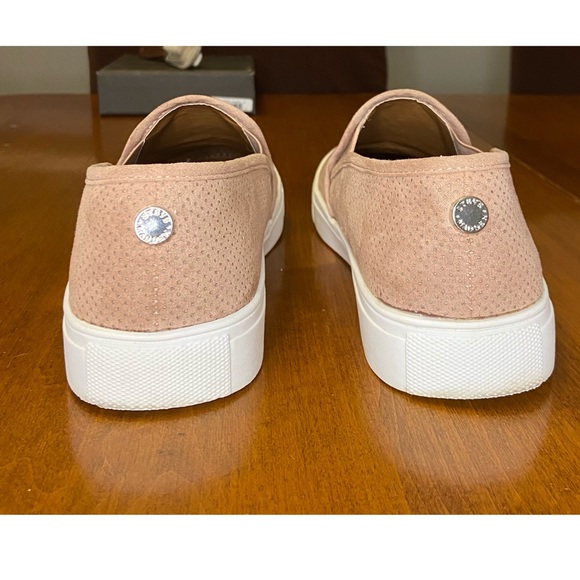 Steve Madden Zarayy Blush Slip-ons - Picture 2 of 8